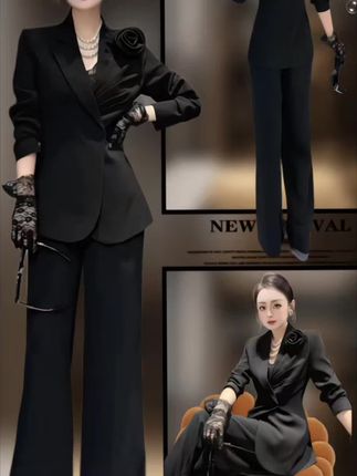 设计感黑色春秋轻奢气质名媛显瘦西装套装女高腰微喇叭裤两件套,这件西服面料柔软舒适,精细的做工,样式好看,合身的版型,不论是上班还是出门约会都很合适#轻奢女装 #西服穿搭 #通勤搭配 #早秋不费力显贵穿搭 #谁穿都好看