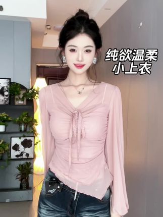 氛围感小上衣🎀#被秋日氛围感穿搭拿捏了 #秋日万能针织衫穿搭 #穿搭如呼吸般简单 #轻松拿捏慵懒风穿搭 #穿出自己的风格