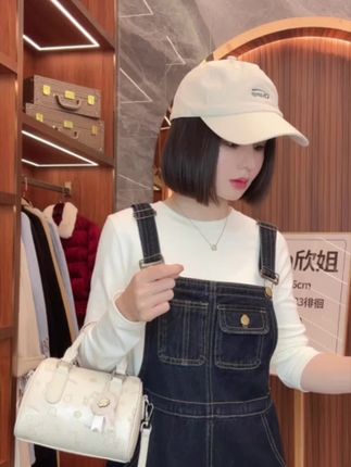 美哒兔(初秋乐园)百搭舒服简约打底衫上衣#上衣#百搭上衣 #甜美穿搭 #新品上架 #小个子穿搭