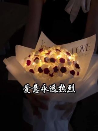 浪漫的不是花,而是送你花的人!#手工diy #手工礼物 #手工玫瑰 #一束花的仪式感#七夕礼物
