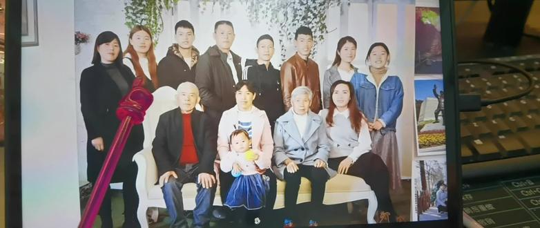 三上英语——《介绍我的家人》