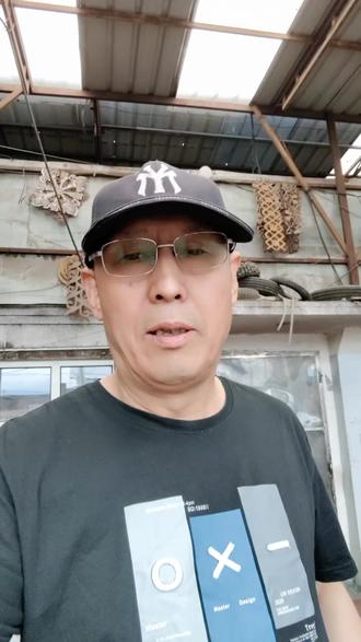 太阳能板给电动车充电,续航无忧愁。今天安装完毕。