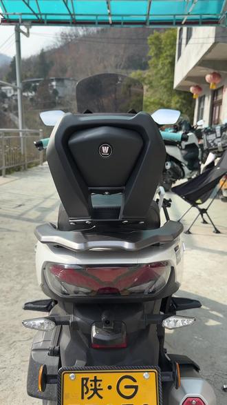 有多少UFR车友在找一款不用拆扶手的后靠背,它来了! 豪爵UFR无损安装,柔软舒适 保留原车扶手 质感非常棒#豪爵ufr150 #靠背 #改装