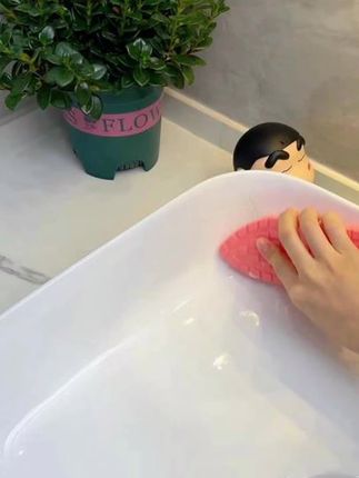 这个#弯曲清洁刷 真心不错,清洁家里的洗手池,随意可以弯的刷子,各种清洁死角,用它都好使#清洁刷#厨房好物 #清洁好物 #刷子