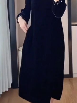 @抖音小助手 爆款热卖中🔥🔥秋冬女士高贵丝绒时尚洋气连衣裙,穿出高级感,每日新款推荐。