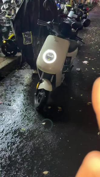 小牛 MT 走一辆,高性能电机,动力强提速快;大容量电池,满65~70km#真赛道很小牛#高端智能就选小牛#小牛电动#小牛店长说车