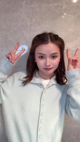 一字夹搞定公主头,显脸小简单温柔
不需要皮筋,手残党也能轻松学会~
#中短发发型 #公主头 #一字夹用法 #一字夹怎么夹好看 #无皮筋扎发 @DOU+上热门