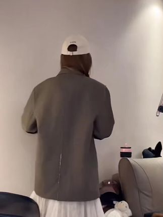 撞色毛边设计感西装+网纱拼接蛋糕裙两件套#穿出自己的风格 #休闲减龄穿搭