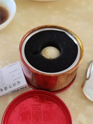 我好羡慕的一段话:“爱你的人不一定等得起你,但等你的人 一定很爱你”。因为喜欢是瞬间的心动,而爱是一辈子的执念……#穿搭#半身裙#针织开衫