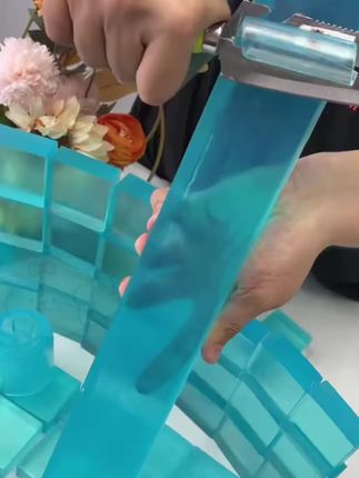 男士古龙皂,洗脸洗澡,清洁、控油,除螨,洗完清爽不油腻,还留有淡淡古龙香#古龙香皂 #手工皂 #香皂 古龙皂植物精油沐浴洁面皂除螨控油香皂留香手工皂香氛皂香水肥皂