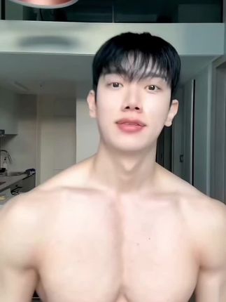 兄弟们升级版烟酰胺来了,而且现在多瓶满减更优惠#烟酰胺#好物推荐🔥 #性价比 #自律 #健身