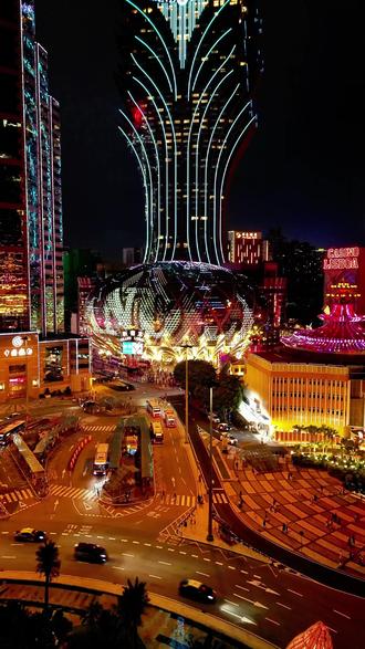 这就是赌王何鸿燊07年斥资近50亿打造的奢华宫殿——澳门新葡京酒店,整个外观装修金碧辉煌,堪比一座皇室宫殿,是澳门旅游必打卡圣地!#澳门 #新葡京 #何鸿燊 #澳门旅游