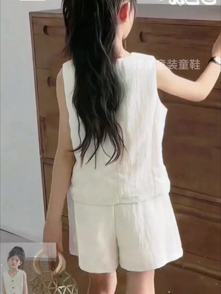 夏天就给女宝穿这套亚麻套装,面料非常舒服透气,而且还是休闲风格的设计,孩子穿上后既时尚又可爱。快给家里的宝贝女儿安排上!#亚麻套装 #高品质童装 #甜美穿搭 #生女儿就要这样穿 #夏日穿搭