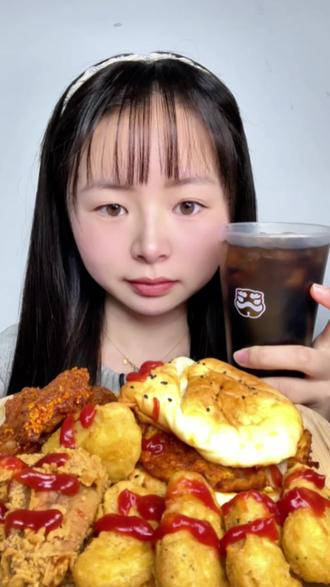 香辣嫩鸡肉堡🍔好好吃😍#塔斯汀中国汉堡 #谁懂这一口的好吃程度 #美食 #好吃到停不下来 #吃货日常