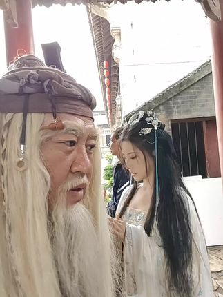 这小姑娘1米70的大个儿。标准大美女。戏也很好。祝他星途坦荡!