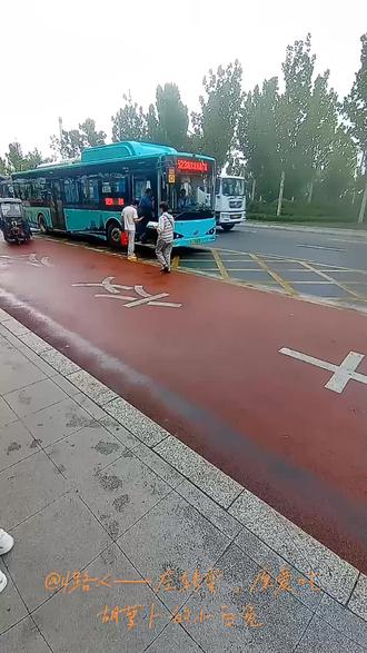 西安公交523路,182路,西咸公交866路先后进出西安北站北广场,分别开往新筑保养场,东门里,西咸大厦方向
西安公交523路:西安北站北广场——新筑保养场
车型:比亚迪BYD6122B2EV2(K9KA),12米自动挡纯电动公交车
隶属于西安市公共交通集团公司第七公司第二车队
车辆编号:12-211192
西安公交182路:西安北站北广场——东门里
车型:比亚迪BYD6122LGEV1(K9KA),12米自动挡纯电动公交车
隶属于西安市公共交通集团公司第七公司第二车队
车辆编号:12-191128
西咸公交866路:凤城九路西口——西咸大厦
车型:宇通ZK6105BEVG55(E10),10米自动挡纯电动公交车
隶属于西咸新区公共交通集团公司第三分公司
车辆编号:1901-1114#西安公交 #城市公交 #公交车 #公共交通 #绿色出行低碳又环保