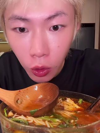 贵州羊肉粉 唤俊推荐羊肉粉真的好香 味道很正宗而且升级后分量特别足 爱吃羊肉粉赶紧下单 嗦粉 唤俊