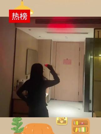住酒店怕被偷窥?红外线摄像头探测仪超靠谱!精准反光探测,快速揪出隐藏摄像头,距离检测超安心~#酒店安全 #摄像头探测器 #防偷防窥 #红外线探测 #出行必备