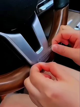 给你们看看我的金属汽车车贴,金属立体的质感,不管贴在什么车上都非常有个性