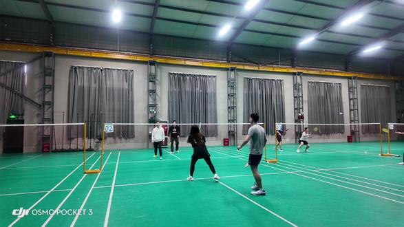 #羽毛球混双 #羽毛球 #中羽三级水平 哈哈哈哈哈哈哈,双打还是要盯着弱的打