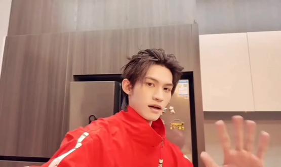 云旗郝熠然在一起啦,看看吧,调料都用一半了,那么大的一桶油都快用完了哎…@云旗Yunqi @郝熠然 #不愧是你 #团圆饭一家人 #明星年夜饭大赏