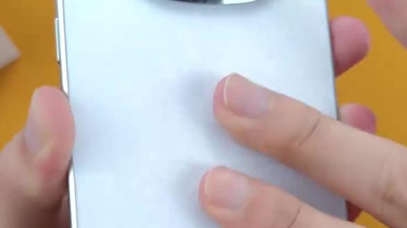 如果你喜欢直面屏,那红米Note15 Pro比较适合你