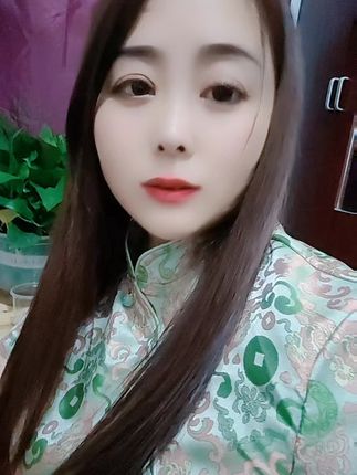 后海没有海，只是一条酒吧街，灯红酒绿只是匆匆过场，柴米油盐才是生活的归宿，有人喝了酒，眼里全是温柔和浪漫，也有人喝了酒，眼里全是泪水和心酸[流泪][流泪][流泪]