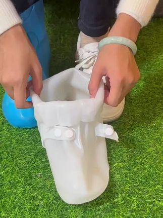 有了这款雨鞋套在也不怕雨天出门鞋子湿了#防滑耐磨 #强烈推荐