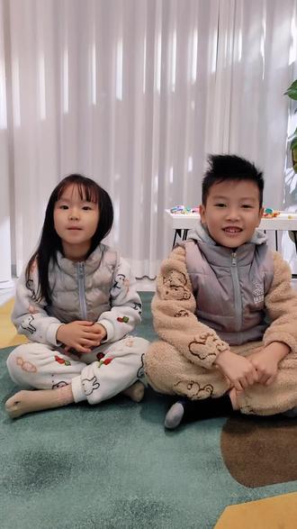 兄妹俩自己动手做的手工,利用物理知识做的能跳舞的玩偶。#在游戏中学习 #儿童手工制作 #玩出来的成长奇迹