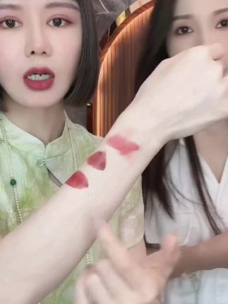 唇釉,保湿唇釉#口红推荐 #唇釉#唇釉推荐 #唇釉种草 #高级唇釉 #口红试色