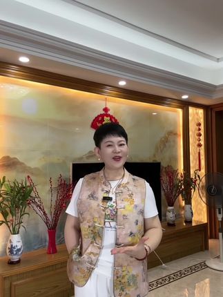 #新款福利#国风中式缎面浮花马甲# #高档有气质好穿搭#推荐#