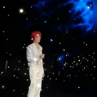 任时光匆匆流去,我只在乎你。
一开口,便是满心温柔。
这不是歌,是写给他和我们的情书。
#云熠#云旗#郝熠然 #我只在乎你 #云熠星河