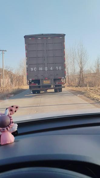 前方的大哥,你车里装的是什么?#风景都在路上 #前方的大哥