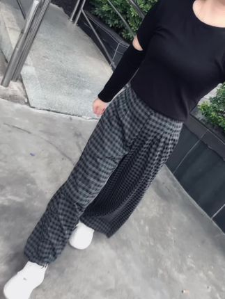 #慵懒风穿搭 #秒变大长腿 #复古格子裤 #阔腿裤 #今日穿搭look