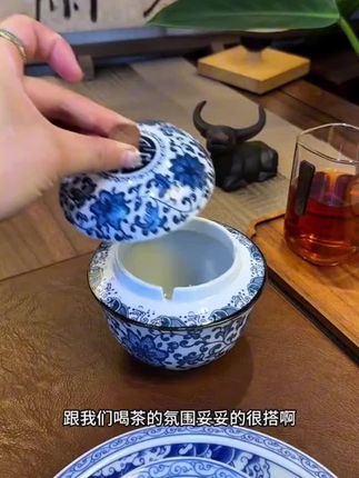 这个#青花烟灰缸 好用不飞灰,给家里安排一个很方便#烟灰缸  #不飞灰的烟灰缸#好用不贵经济实惠 @DOU+小助手 @DOU+好生意