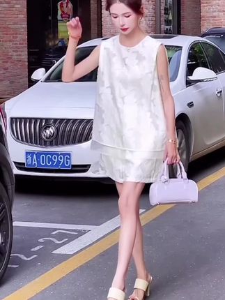 休闲时尚慵懒风气质短裤两件套#夏季穿搭 #穿出高级感 #时尚气质穿搭 #显高显瘦 #减龄显瘦穿搭