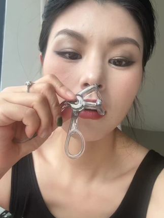很好用的睫毛夹,再也不会夹掉我的睫毛了哈哈😂#今日妆容 #日常分享