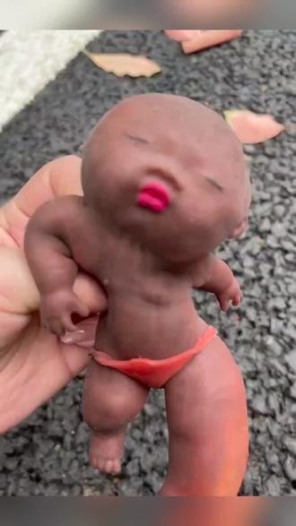 一开始都觉得挺丑,拿到手谁能拒绝一个!萌萌的娜塔莎#娜塔莎小黑娃 #小黑娃捏捏乐#解压玩具#网红玩具 #娜塔莎