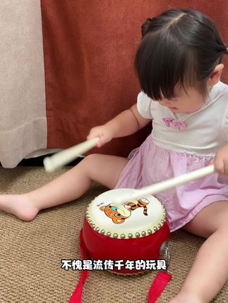 不得不服这种流传下来的玩具,非常耐玩,双面都是羊皮的,敲出来的声音浑厚有质感#带娃好物 #羊皮鼓 #儿童玩具