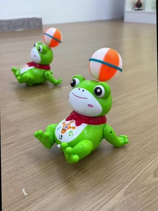 顶球青蛙玩具可太好玩啦!宝贝睡醒玩到现在,开心极了#顶球 #旋转 #青蛙 #玩具推荐 #小朋友玩具