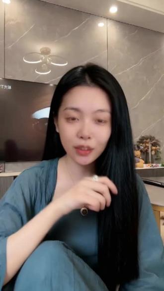 yoyo回应“旧闻”,成了“新闻”。 #交个朋友好物超市 #交个朋友好物超市爆品榜 #董宇辉 #YOYO #董宇辉拥有暖评最多的评论区