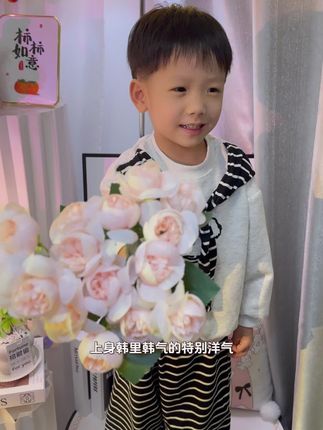 巨高品,巨洋气的披肩卫衣小套装,上身韩里韩气的超好看,做工品质不输大品牌,妈妈们闭眼冲~#家有暖宝 #高品质童装 #萌娃穿搭 #潮童必备