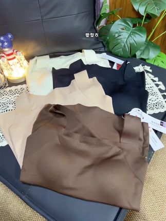 衣服反季买才实惠,一件底四件的草本初色家山茶花香肌底衣,适合秋冬穿的宝藏内搭,宝子们刷到的赶紧冲#贴身衣物 #透气舒适 #内搭外穿都好看 #强烈推荐 #仙女必备