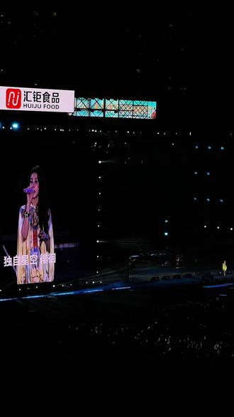 季风吹向大海到天空之外,自由和爱情哪一个更难让人释怀#弦子 #天空之外 #演唱会 #演唱会live的意义 #音乐现场