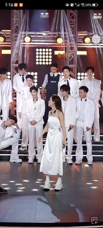 今天昊蒙没来,玥玥过年了,男主播随便选😄
#星城赵玥