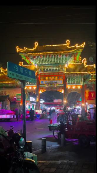 #夜市烟火气 #摆摊人 #天水 麦积区仿古街夜市,致敬摆摊人💪