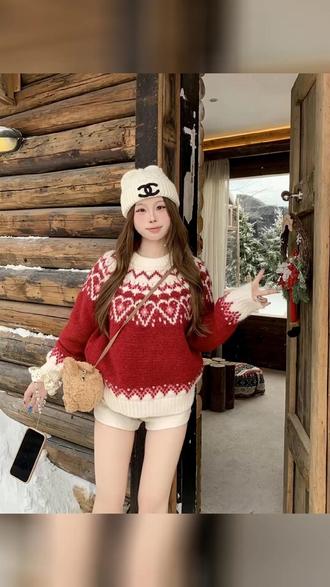 节日氛围感!红毛衣三种穿搭分享 展示红色费尔岛毛衣的三种穿搭,日常、约会皆适配,氛围感拉满。#圣诞节 #圣诞节的仪式感 #圣诞节快乐🎄 #圣诞节礼物 #圣诞节手势舞