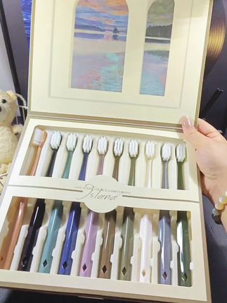 现在这价到手10支一整盒莫兰迪色系好看又好用的牙刷!!简直不要太划算啦!!质量没得说,用起来嘎嘎舒服好用!!颜值也好高!!#牙刷 #牙刷推荐 #软毛牙刷 #牙刷套装 #平价好物.