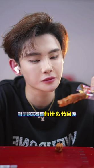 龙浩天今晚小号带货鸡脖顺便回应了姐妹们为什么今天下播比较早#龙浩天 #ai瑶瑶 #龙浩天和瑶瑶 #鸡脖 #啃发烤脖