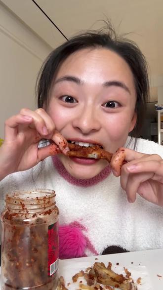佤味鸡爪一定要买我推荐的滇班长的!没有任何腥味怪味臭味,没尝试过佤味鸡爪的也不会踩雷的!#滇班长佤味鸡爪 #佤味鸡爪 #口感特别好 #麻麻辣辣才够味 #鸡爪推荐